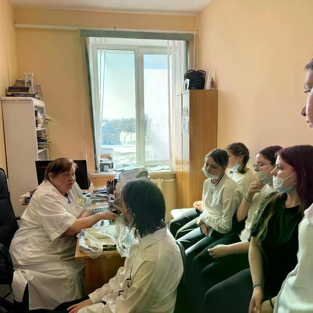 Врачами не рождаются, но становятся: как школьники Ржаксы погрузились в мир медицины