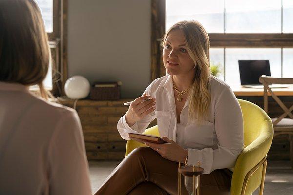 22 ноября – День психолога в России. Профессия, которая возвращает душевное равновесие